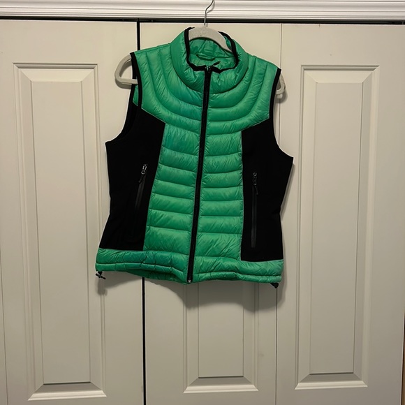 BERNARDO GOOSE DOWN INSULATED PUFFER NYLON VEST JACKET - Picture 1 of 14